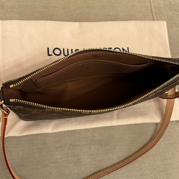 DISCONTINUED 2023 LOUIS VUITTON POCHETTE ACCESSOIRES IN MONOGRAM - Picture 7 of 12